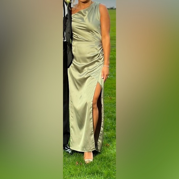 Show me your MuMu Moss Green Jodie Dress - Picture 2 of 5